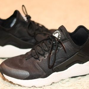 Women's Nike Air Huarache Run Ultra Shoes